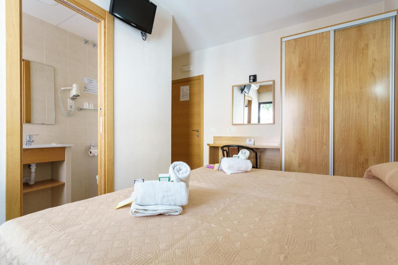Hostal Costabella Powered By Faro Homes Фуенхірола Екстер'єр фото