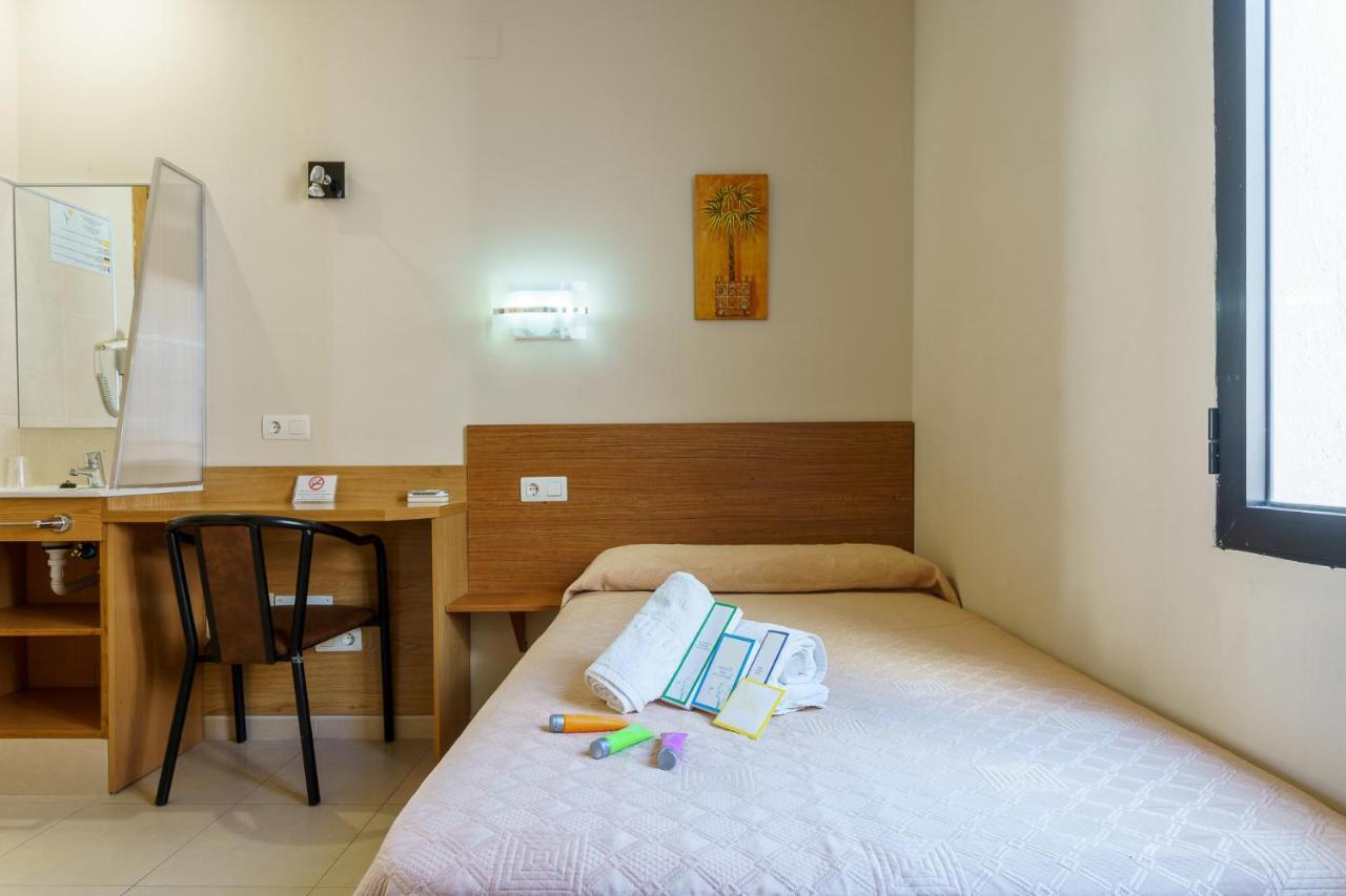 Hostal Costabella Powered By Faro Homes Фуенхірола Екстер'єр фото